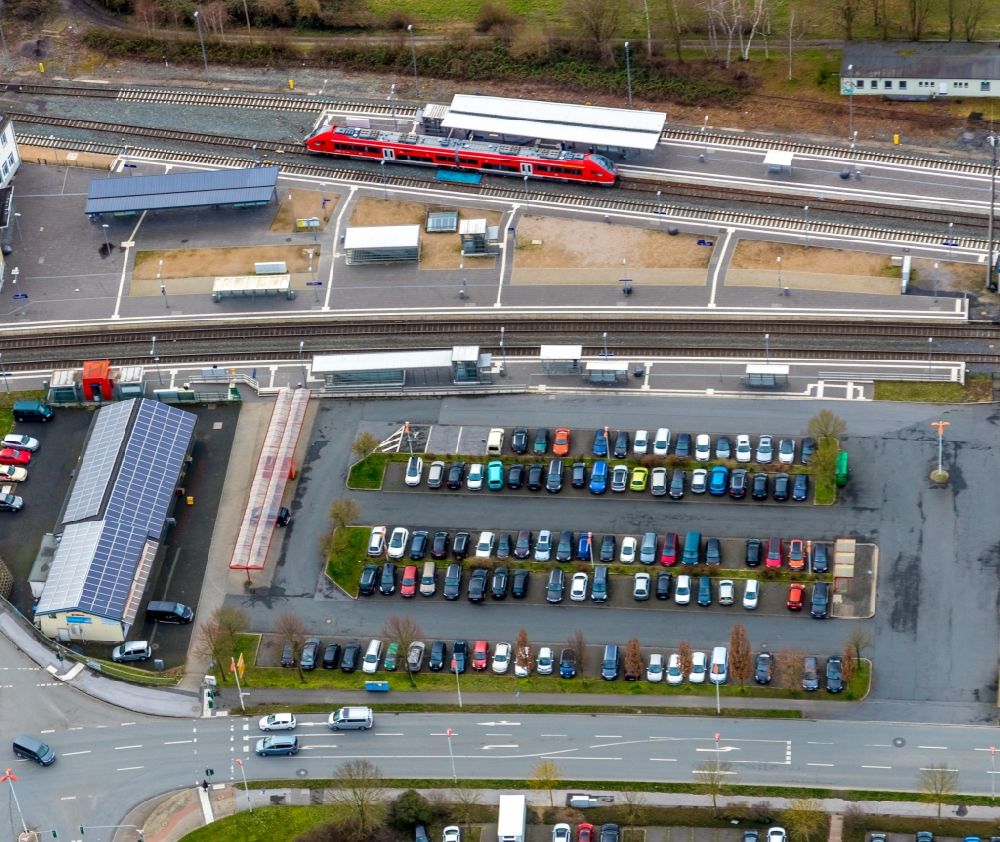 Luftbild Fröndenberg/Ruhr - Parkplatz und Abstellfläche für Automobile in Fröndenberg/Ruhr im Bundesland Nordrhein-Westfalen, Deutschland