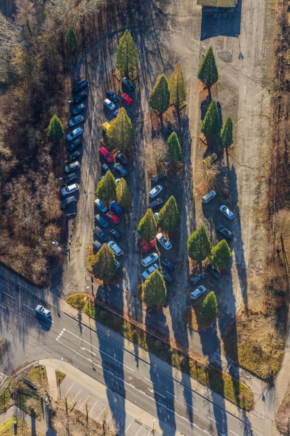 Hagen aus der Vogelperspektive: Parkplatz und Abstellfläche für Automobile in Hagen im Bundesland Nordrhein-Westfalen, Deutschland