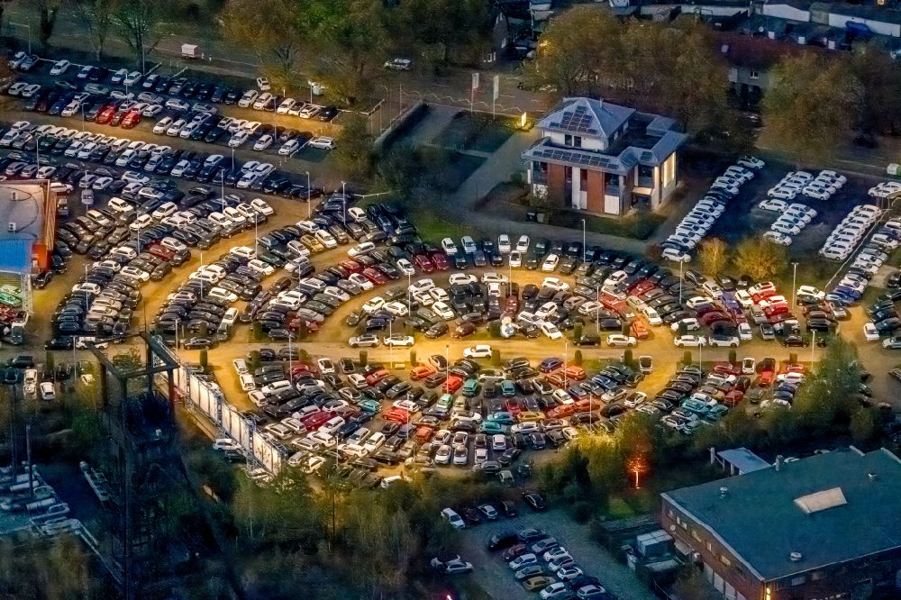 Hamm aus der Vogelperspektive: Parkplatz und Abstellfläche für Automobile in Hamm im Bundesland Nordrhein-Westfalen