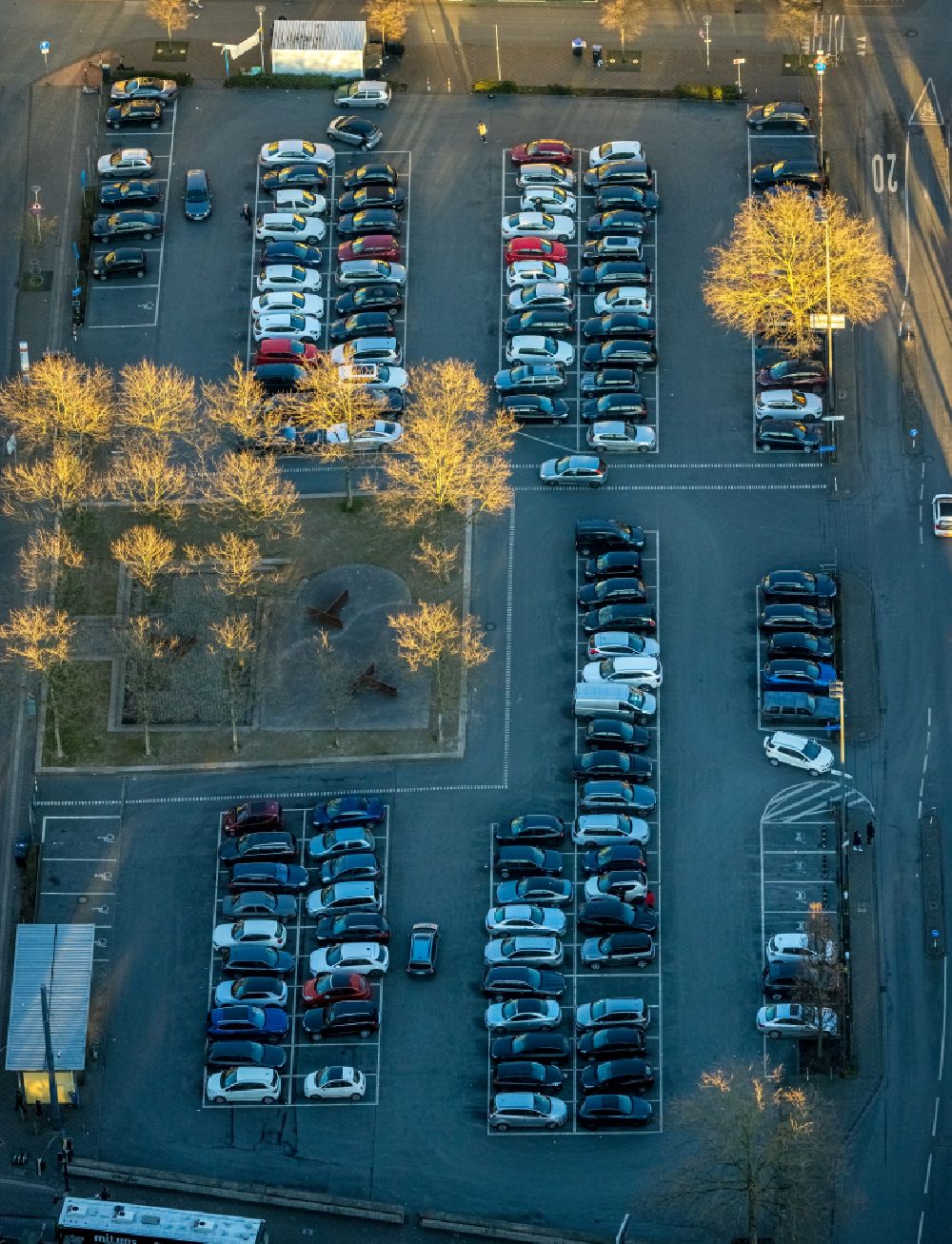 Luftaufnahme Hamm - Parkplatz und Abstellfläche für Automobile in Hamm im Bundesland Nordrhein-Westfalen, Deutschland