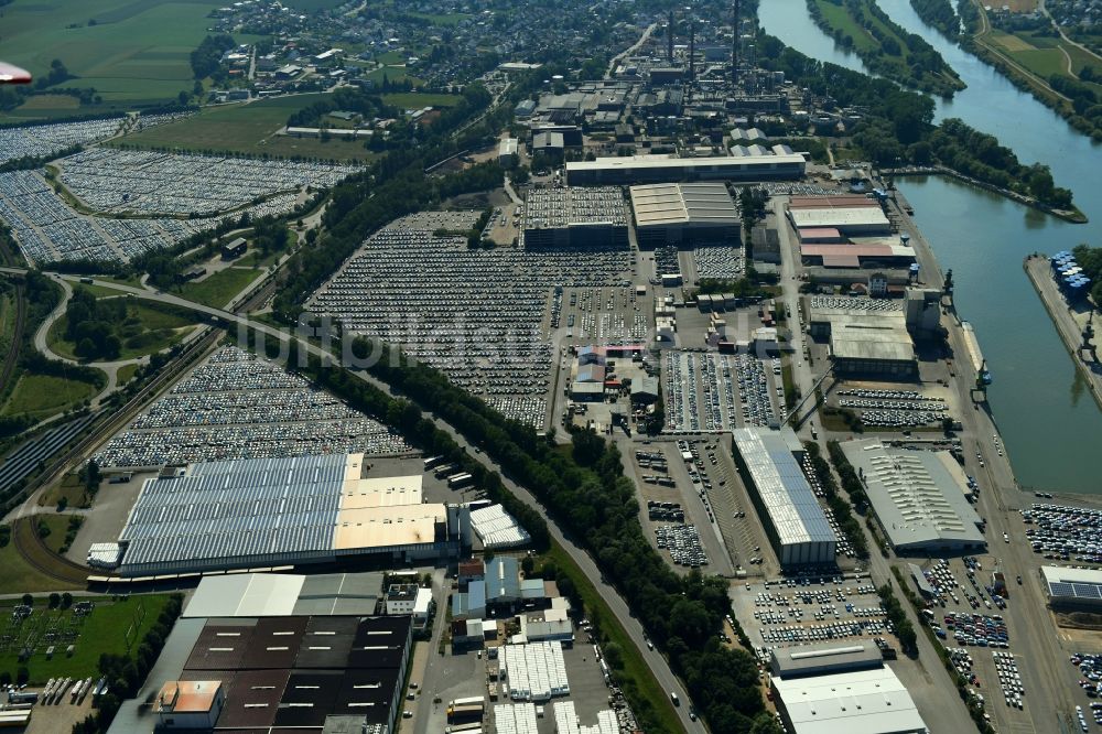 Luftbild Kelheim - Parkplatz und Abstellfläche für Automobile in Kelheim im Bundesland Bayern, Deutschland