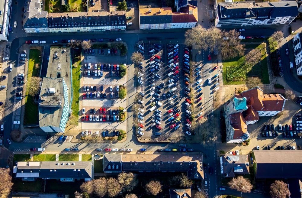 Luftbild Hattingen - Parkplatz und Abstellfläche für Automobile im Ortsteil Baak in Hattingen im Bundesland Nordrhein-Westfalen, Deutschland