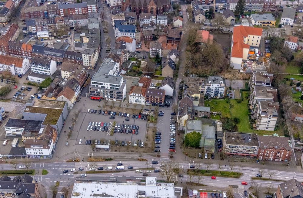 Luftbild Gladbeck - Parkplatz und Abstellfläche für Automobile im Ortsteil Gelsenkirchen-Nord in Gladbeck im Bundesland Nordrhein-Westfalen, Deutschland