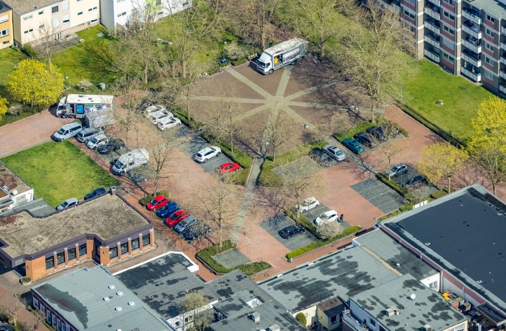 Luftaufnahme Hamm - Parkplatz und Abstellfläche für Automobile im Ortsteil Pelkum in Hamm im Bundesland Nordrhein-Westfalen, Deutschland