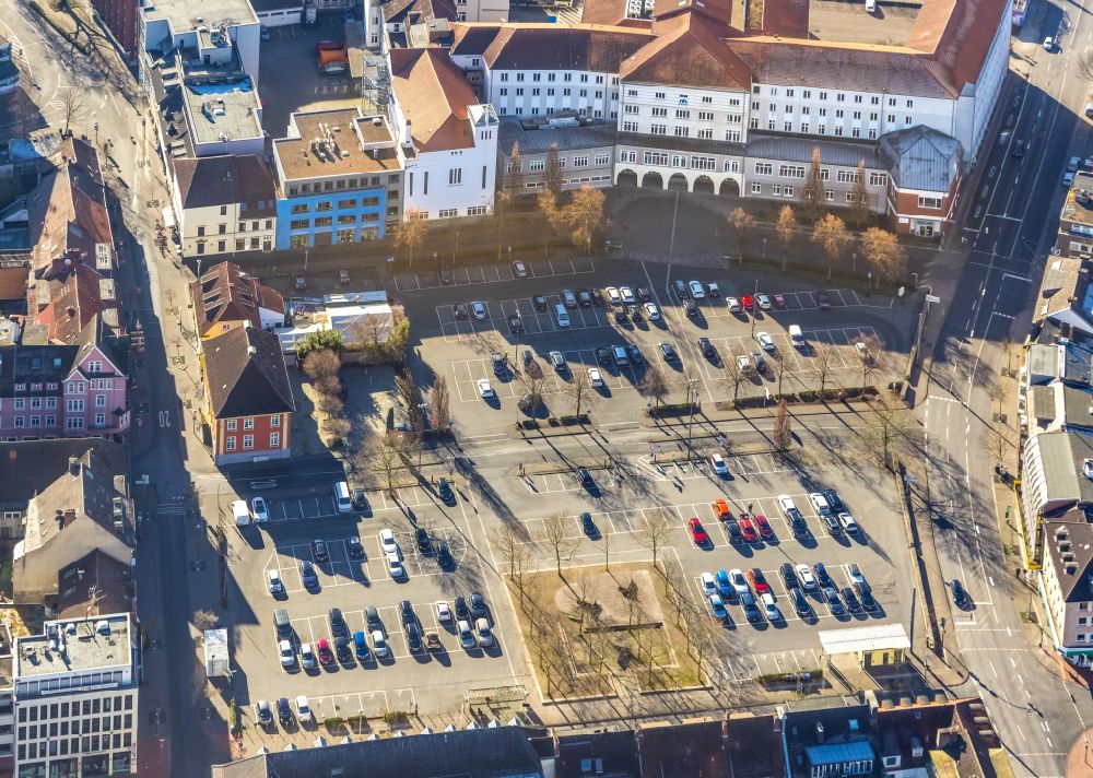 Luftaufnahme Hamm - Parkplatz und Abstellfläche für Automobile Santa-Monica-Platz am St. Marien-Hospital in Hamm im Bundesland Nordrhein-Westfalen, Deutschland
