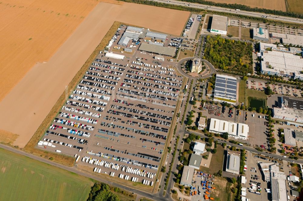 Luftaufnahme Wiedemar - Parkplatz und Abstellfläche für Automobile in Wiedemar im Bundesland Sachsen, Deutschland