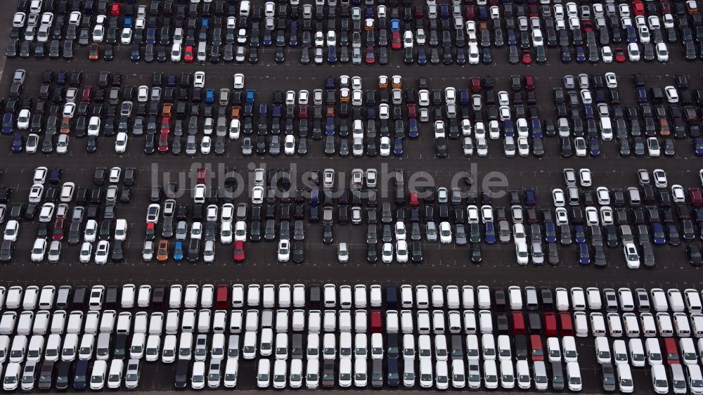 Zülpich aus der Vogelperspektive: Parkplatz und Abstellfläche für Automobile in Zülpich im Bundesland Nordrhein-Westfalen