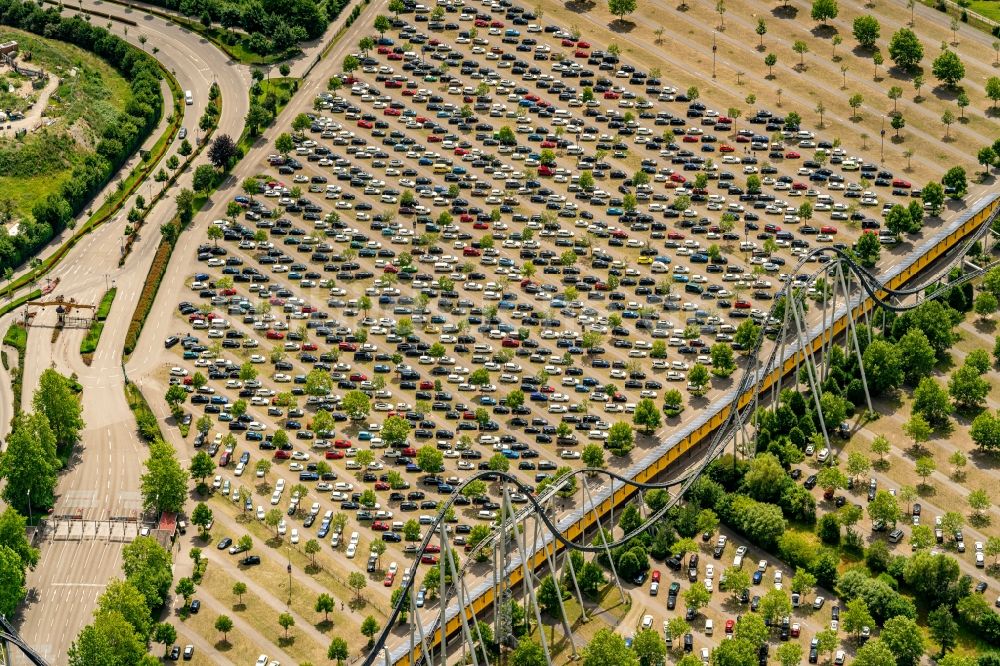 Rust von oben - Parkplatz und Abstellfläche am Europapark in Rust am 30.05.2020 im Bundesland Baden-Württemberg, Deutschland