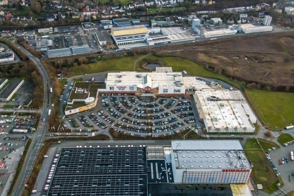 Luftaufnahme Witten - Parkplatz und Abstellfläche am OSTERMANN Einrichtungs-Centrum in Witten im Bundesland Nordrhein-Westfalen