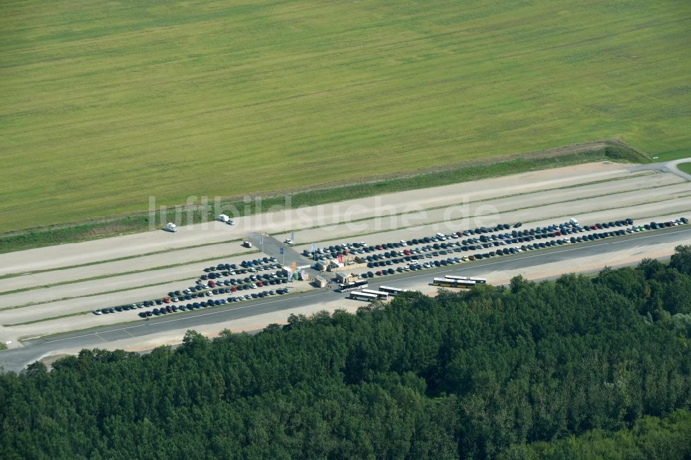 Luftbild Hönow - Parkplatz und Abstellfläche zur IGA 2017 für Automobile in Hönow im Bundesland Brandenburg, Deutschland
