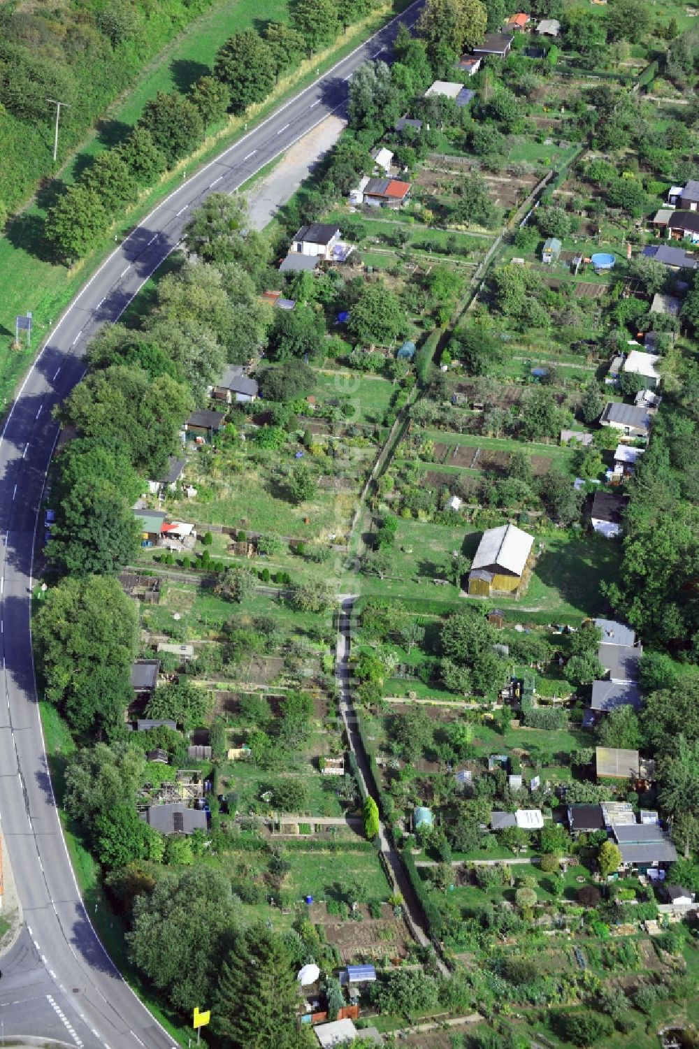 Luftbild Benzingerode - Parzellen einer Kleingartenanlage am Hellbach in Benzingerode im Bundesland Sachsen-Anhalt, Deutschland