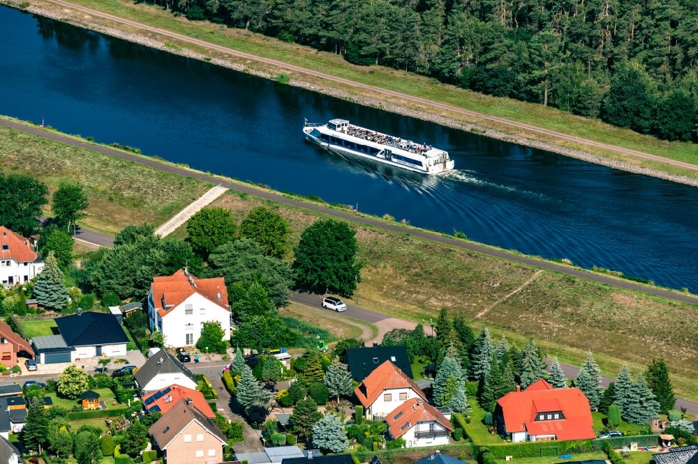 Luftaufnahme Hohenwarthe - Passagier- und Fahrgastschiff Belvedere auf dem Elbe-Havel-Kanal in Hohenwarthe im Bundesland Sachsen-Anhalt, Deutschland