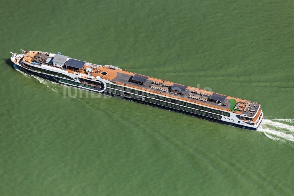 Luftbild Dornach - Passagier- und Fahrgastschiff auf der Donau in Dornach in Oberösterreich, Österreich