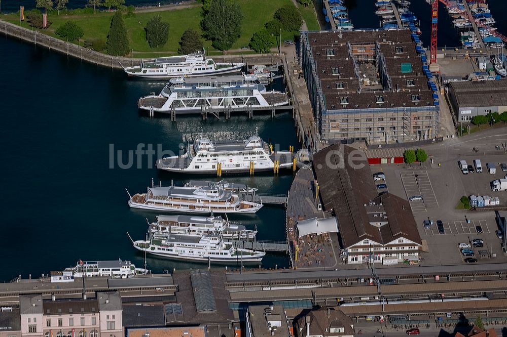 Luftbild Romanshorn - Passagier- und Fahrgastschiff im Hafen in Romanshorn im Kanton Thurgau, Schweiz