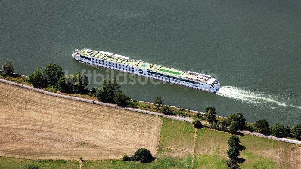 Luftbild Monheim am Rhein - Passagier- und Fahrgastschiff auf dem Rhein in Monheim am Rhein im Bundesland Nordrhein-Westfalen, Deutschland