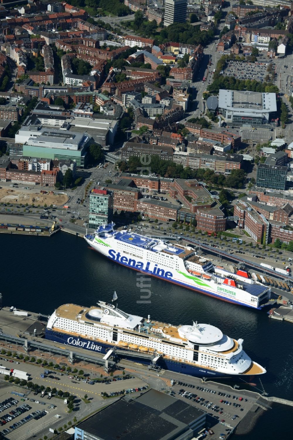 Kiel von oben - Passagier- und Fahrgastschiff der Stena Line und der Color Line in Kiel im Bundesland Schleswig-Holstein