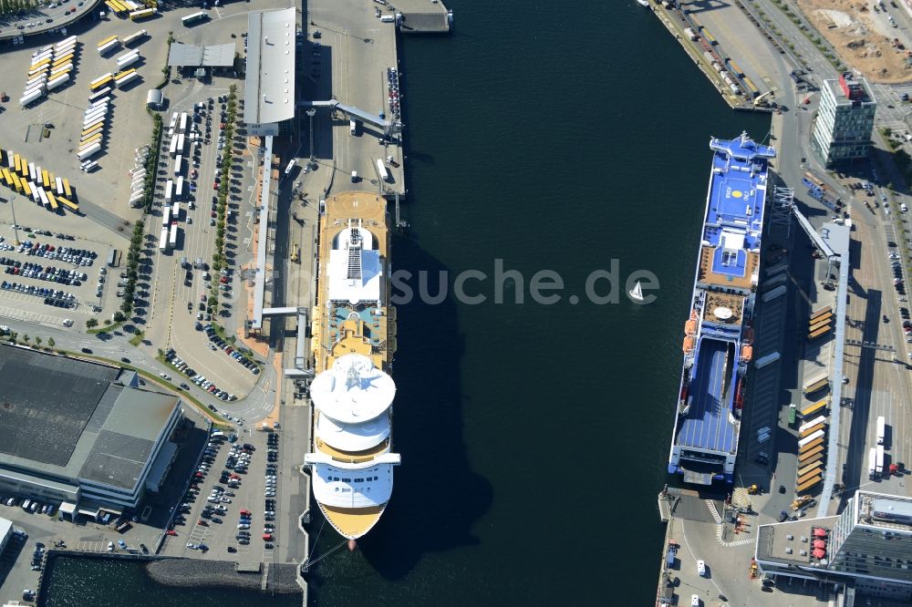Luftbild Kiel - Passagier- und Fahrgastschiff der Stena Line und der Color Line in Kiel im Bundesland Schleswig-Holstein