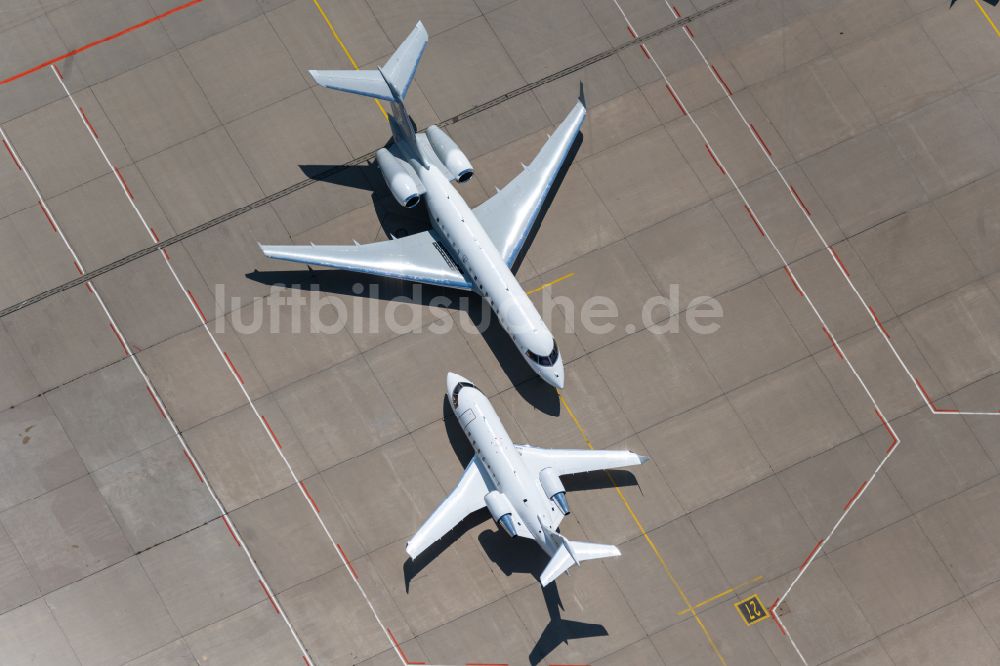 Luftbild Filderstadt - Passagierflugzeuge auf der Parkposition - Abstellfläche auf dem Flughafen Stuttgart in Filderstadt im Bundesland Baden-Württemberg, Deutschland