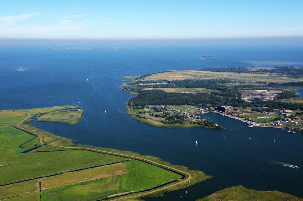 Luftbild Peenemünde - Peene- Hafen in Peenemünde im Bundesland Mecklenburg-Vorpommern, Deutschland