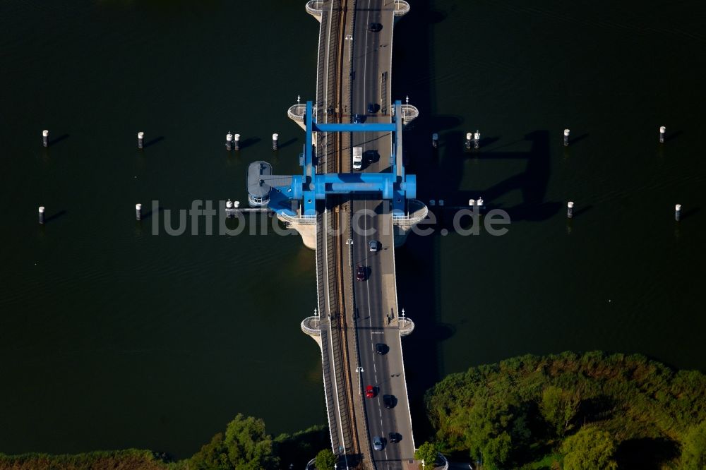 Wolgast aus der Vogelperspektive: Peenebrücke in Wolgast im Bundesland Mecklenburg-Vorpommern