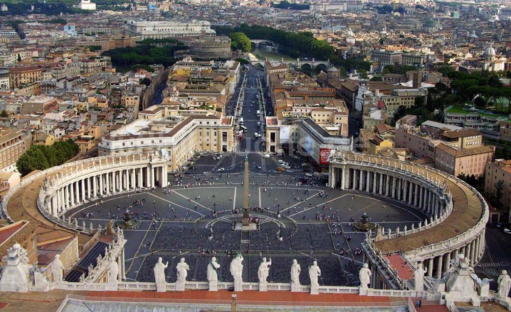 Vatikanstadt aus der Vogelperspektive: Petersplatz von der Kuppel des Petersdom aus gesehen