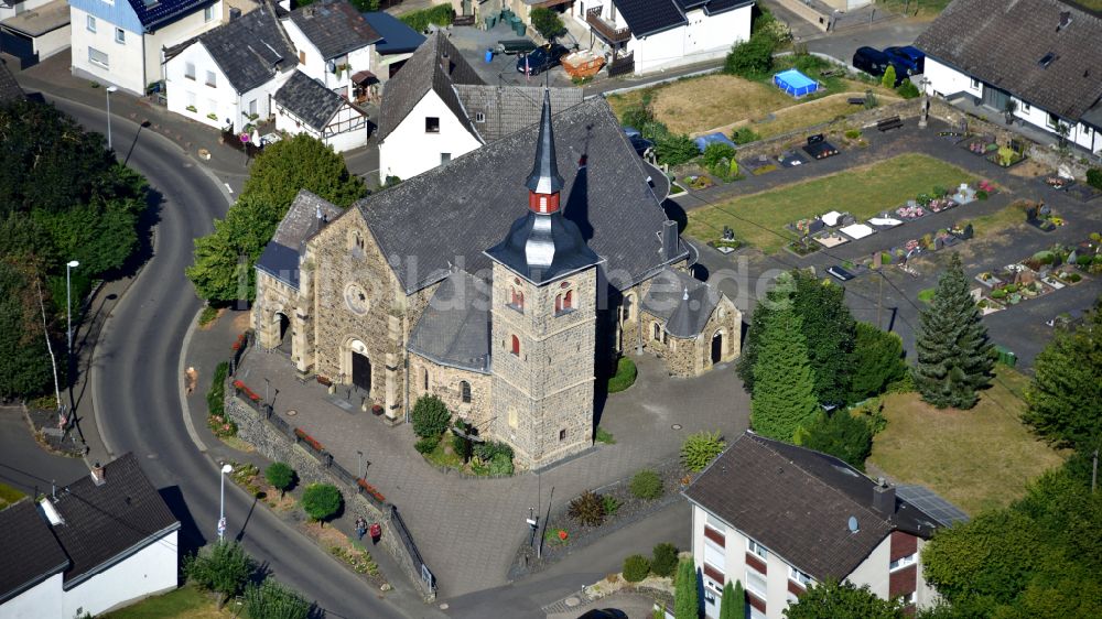 Luftbild Kasbach-Ohlenberg - Pfarrkirche St. Nikolaus in Kasbach-Ohlenberg im Bundesland Rheinland-Pfalz, Deutschland