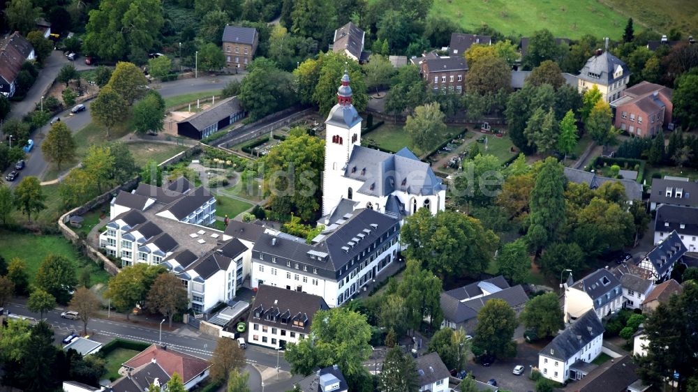 Bonn aus der Vogelperspektive: Pfarrkirche St. Peter in Vilich im Bundesland Nordrhein-Westfalen, Deutschland