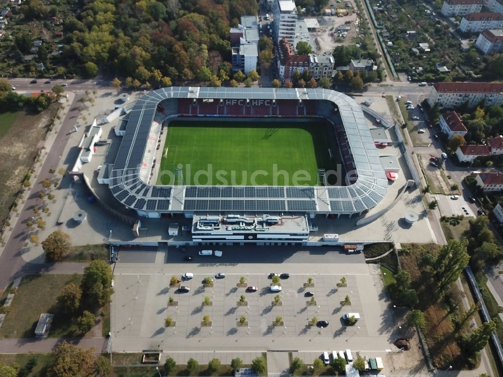 Halle (Saale) aus der Vogelperspektive: Photovoltaik- Solarkraftwerk am Stadion Erdgas Sportpark in Halle (Saale) im Bundesland Sachsen-Anhalt