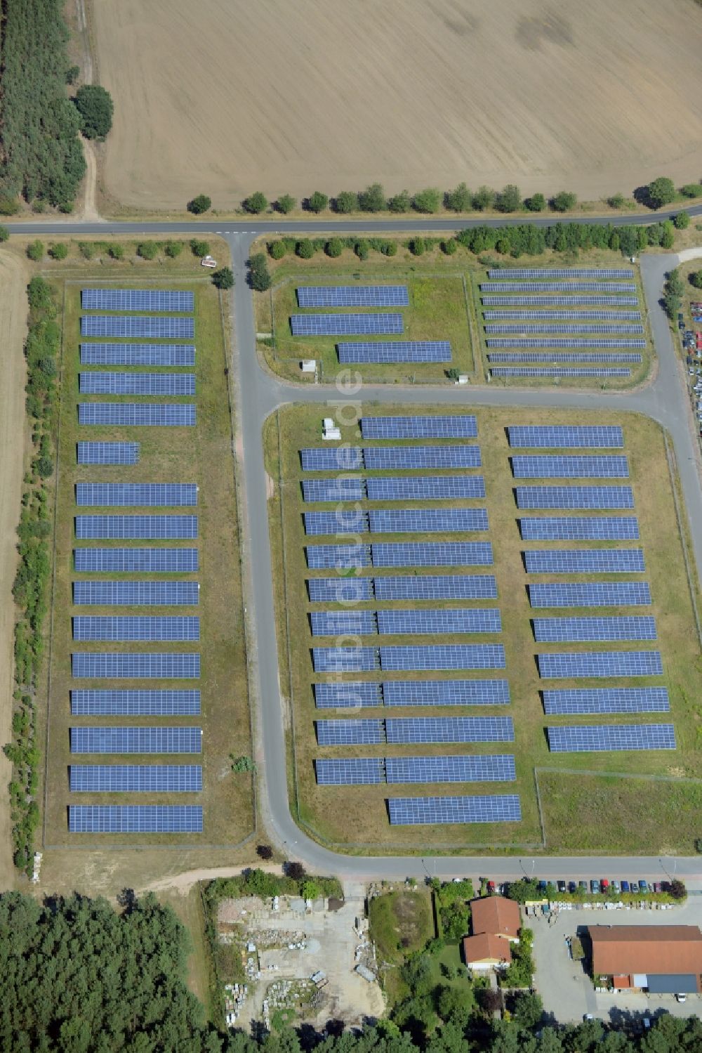 Rietz-Neuendorf aus der Vogelperspektive: Photovoltaikanlage Solarpark Alt-Golm in Rietz-Neuendorf im Bundesland Brandenburg