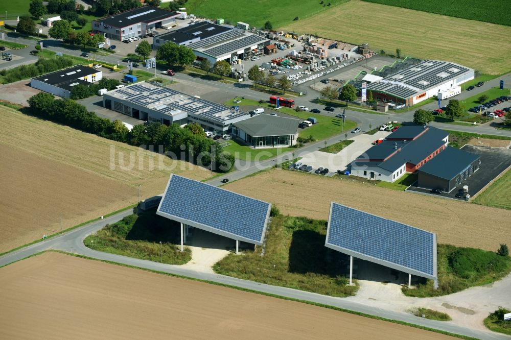 Warburg aus der Vogelperspektive: Photovoltaikanlage an der Straße Zum Heidhof in Warburg im Bundesland Nordrhein-Westfalen, Deutschland