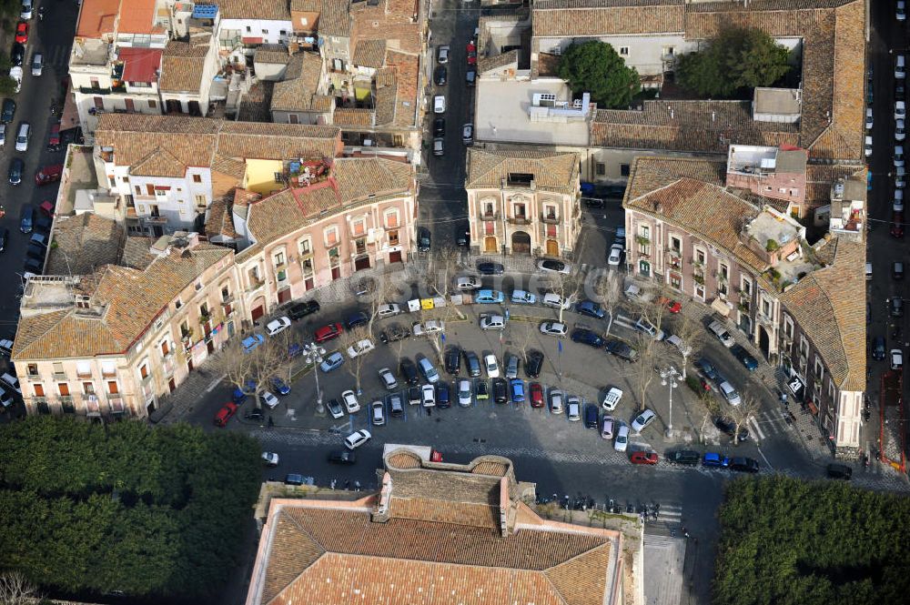 Catania Sizilien von oben - Piazza Dante in Catania auf Sizilien in Italien
