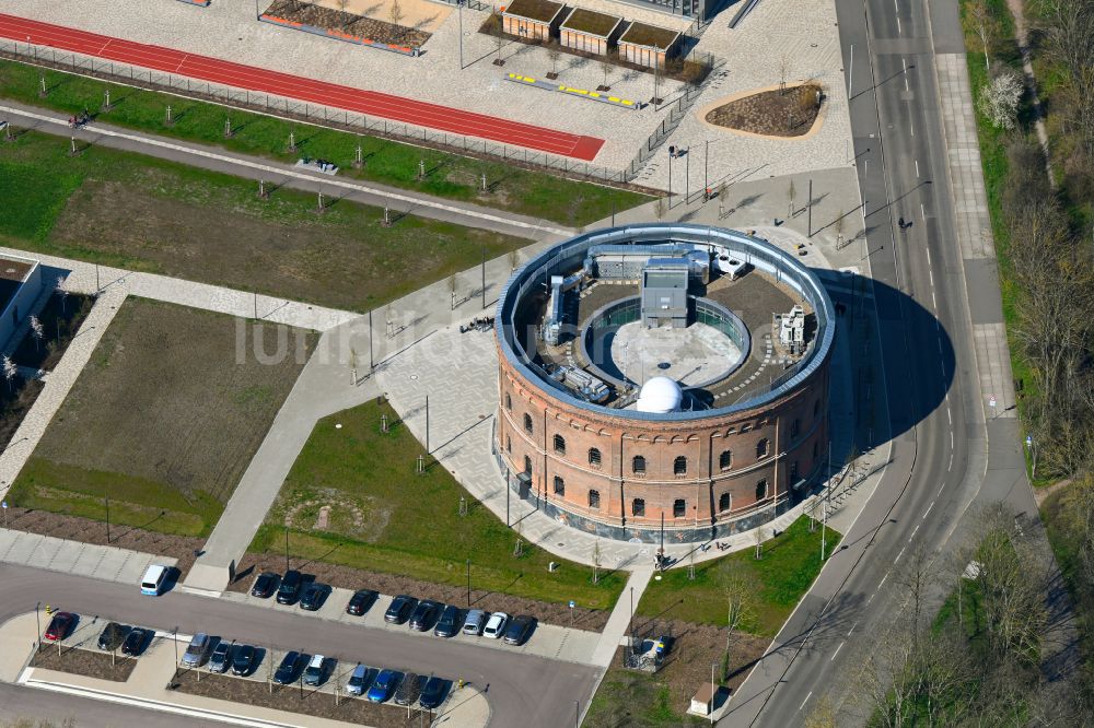 Luftaufnahme Halle (Saale) - Planetarium- Gebäude im alten Gasometer in Halle (Saale) im Bundesland Sachsen-Anhalt, Deutschland