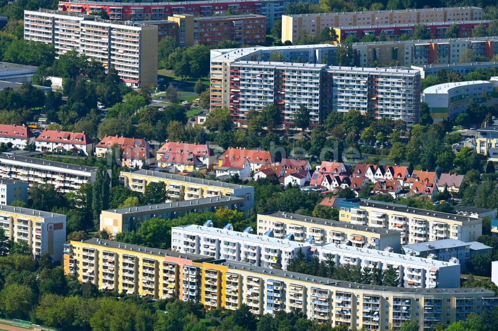 Gera von oben - Plattenbau- Hochhaus- Wohnsiedlung an der Ahornstraße in Gera im Bundesland Thüringen, Deutschland