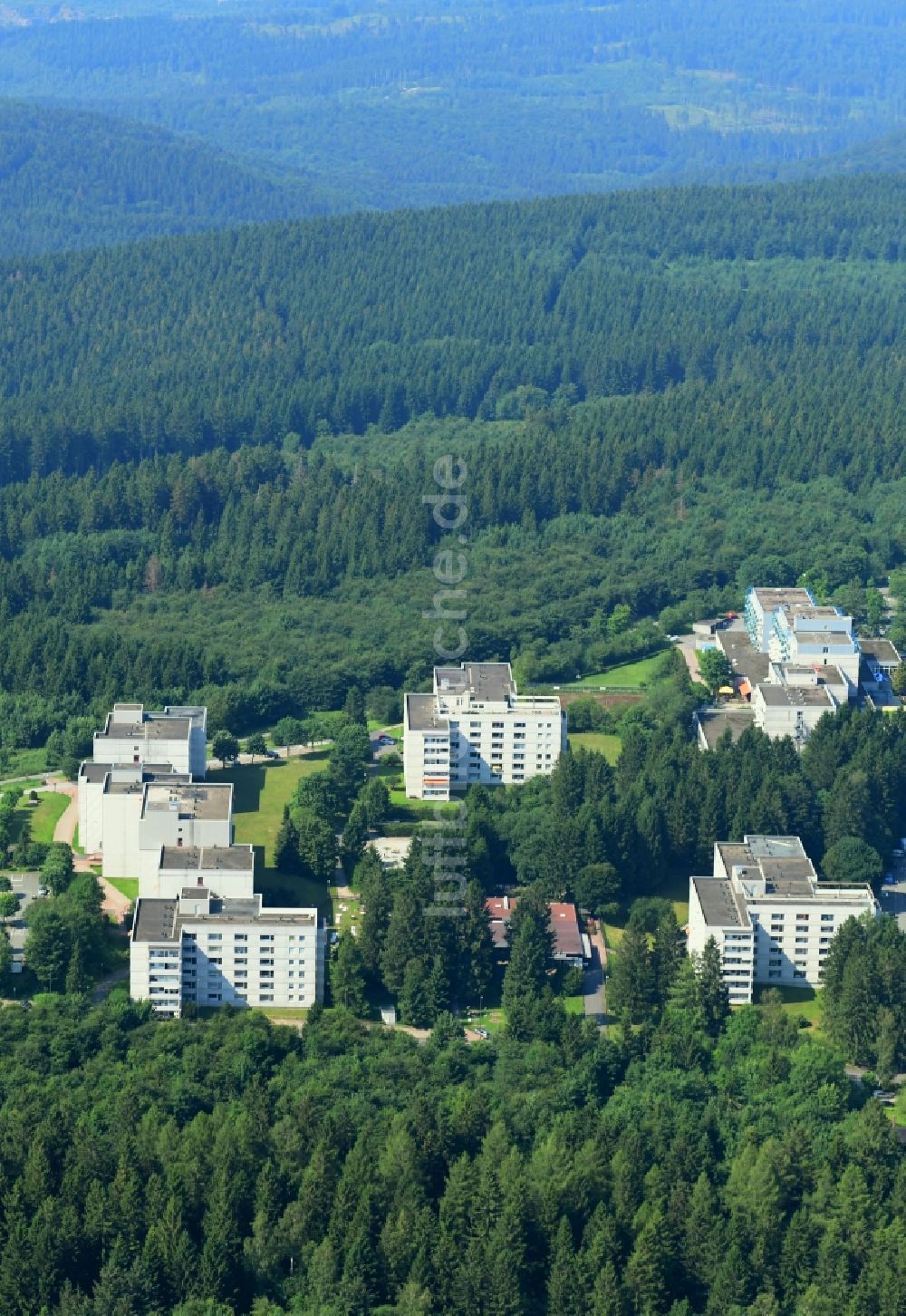 Luftbild Hahnenklee - Plattenbau- Hochhaus- Wohnsiedlung Appartementanlage Ferienpark in Hahnenklee im Bundesland Niedersachsen, Deutschland