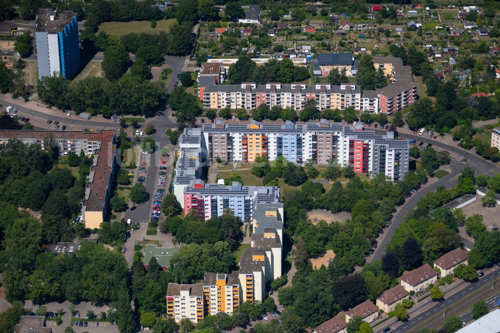 Braunschweig aus der Vogelperspektive: Plattenbau- Hochhaus- Wohnsiedlung in Braunschweig im Bundesland Niedersachsen, Deutschland