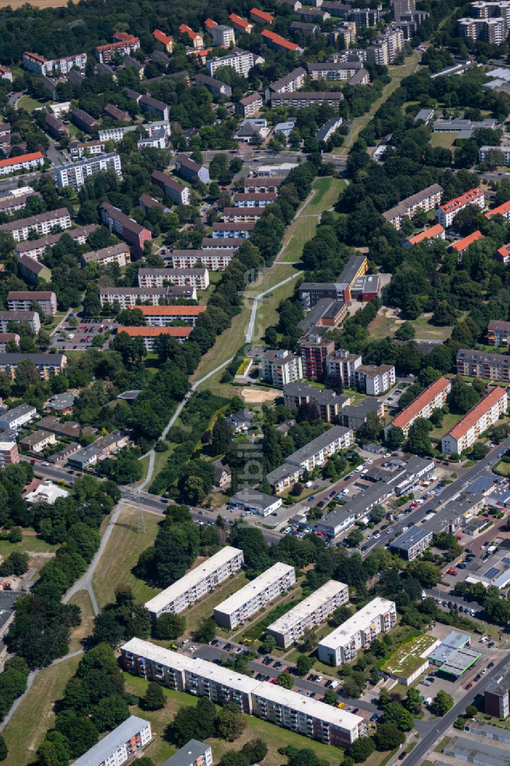 Braunschweig von oben - Plattenbau- Hochhaus- Wohnsiedlung in Braunschweig im Bundesland Niedersachsen, Deutschland