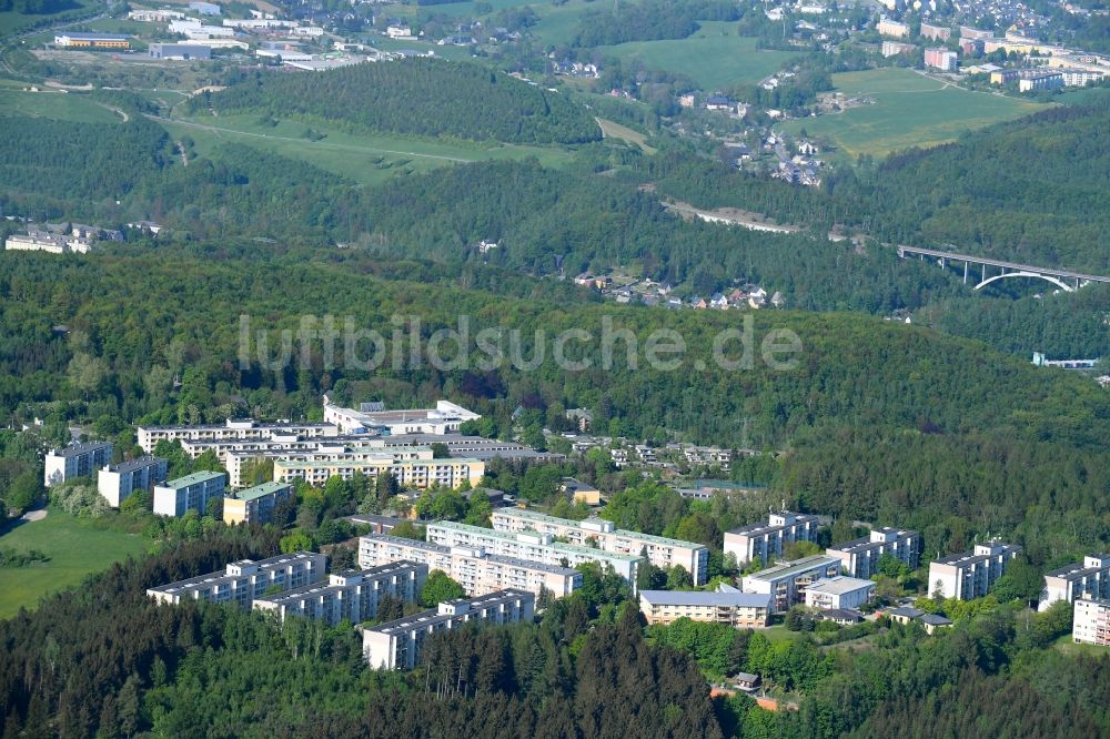Luftaufnahme Aue - Plattenbau- Hochhaus- Wohnsiedlung am Brünlasberg in Aue im Bundesland Sachsen, Deutschland