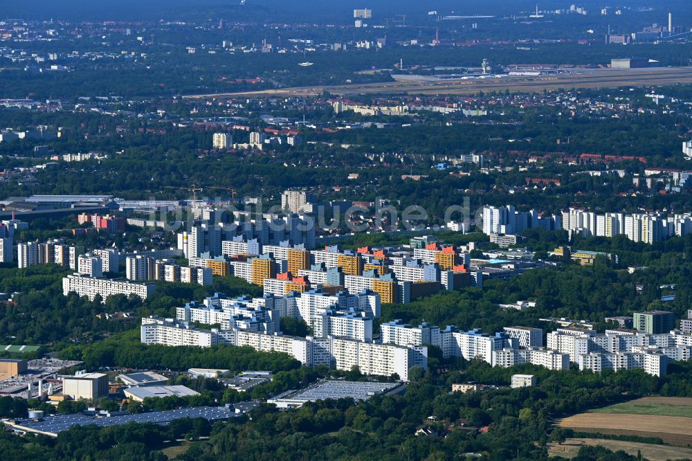 Berlin von oben - Plattenbau- Hochhaus- Wohnsiedlung am Bruchstückengraben im Stadtteil Märkisches Viertel in Berlin, Deutschland