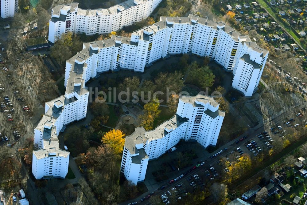 Luftbild Berlin - Plattenbau- Hochhaus- Wohnsiedlung am Bruchstückgraben im Ortsteil Märkisches Viertel in Berlin, Deutschland