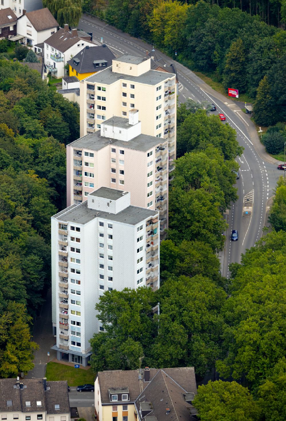 Dortmund von oben - Plattenbau- Hochhaus- Wohnsiedlung in Dortmund im Bundesland Nordrhein-Westfalen, Deutschland