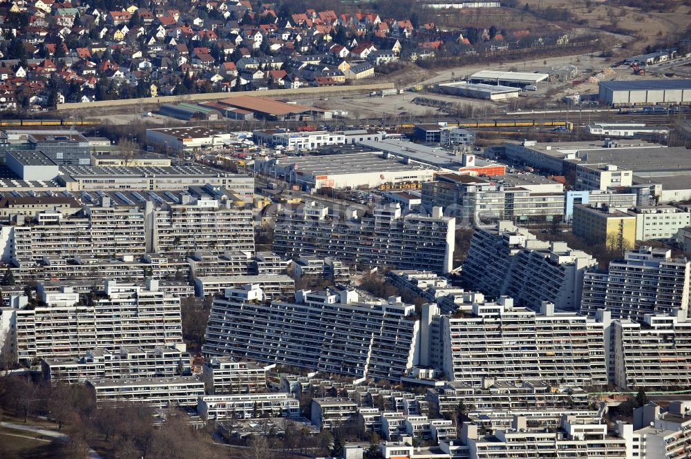 München von oben - Plattenbau- Hochhaus- Wohnsiedlung am ehemaligen Olympischen Dorf in München im Bundesland Bayern, Deutschland