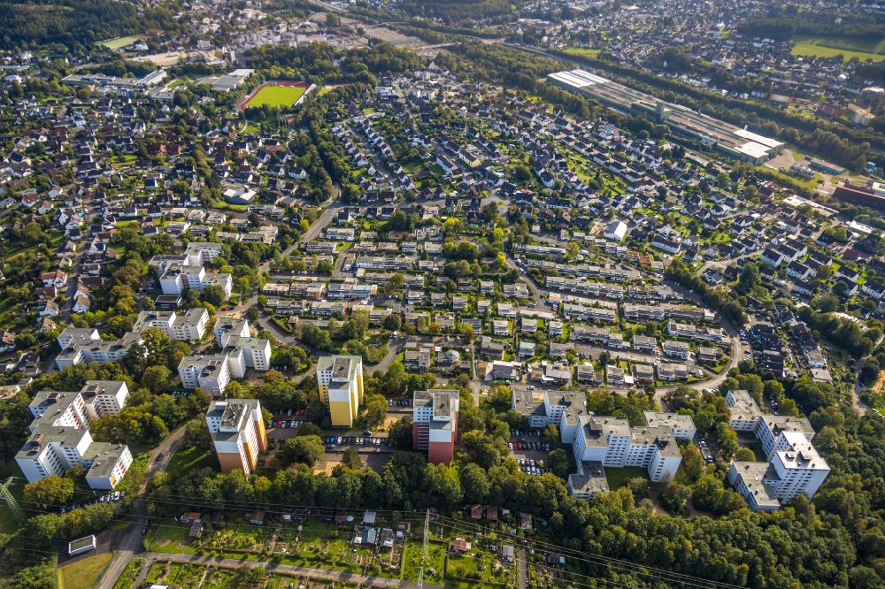 Luftbild Kreuztal - Plattenbau- Hochhaus- Wohnsiedlung entlang des Eggersten Ring in Kreuztal im Bundesland Nordrhein-Westfalen, Deutschland