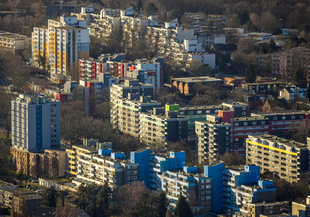 Luftbild Bochum - Plattenbau- Hochhaus- Wohnsiedlung entlang der Semperstraße - Gropiusweg in Bochum im Bundesland Nordrhein-Westfalen, Deutschland