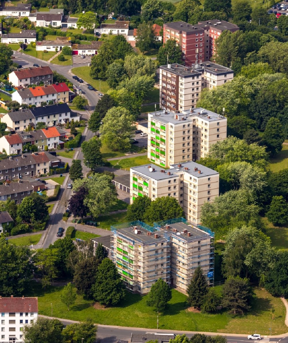 Soest von oben - Plattenbau- Hochhaus- Wohnsiedlung am Gotlandweg in Soest im Bundesland Nordrhein-Westfalen, Deutschland