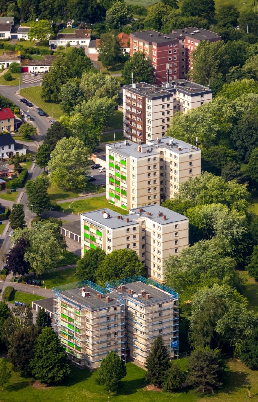 Soest aus der Vogelperspektive: Plattenbau- Hochhaus- Wohnsiedlung am Gotlandweg in Soest im Bundesland Nordrhein-Westfalen, Deutschland