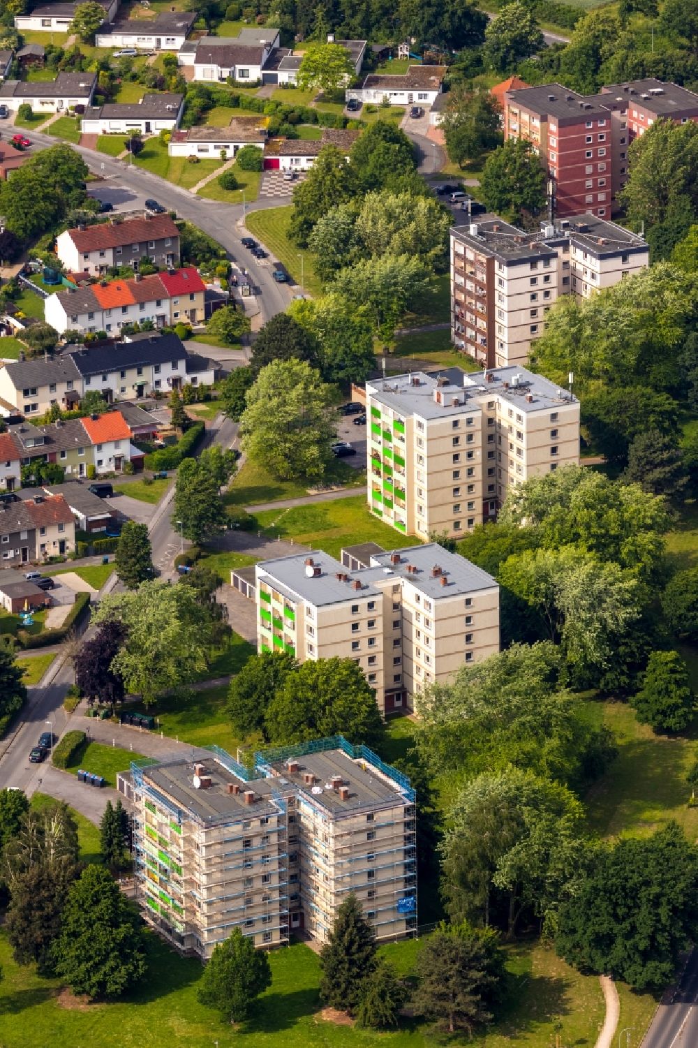 Luftaufnahme Soest - Plattenbau- Hochhaus- Wohnsiedlung am Gotlandweg in Soest im Bundesland Nordrhein-Westfalen, Deutschland