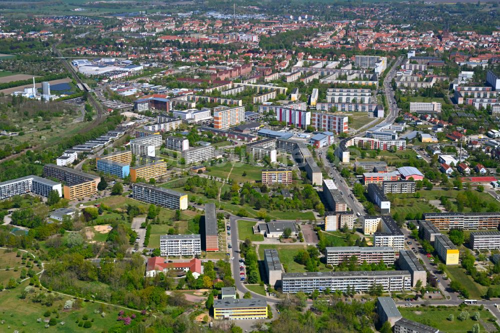 Luftbild Hansestadt Stendal - Plattenbau- Hochhaus- Wohnsiedlung in Hansestadt Stendal im Bundesland Sachsen-Anhalt, Deutschland