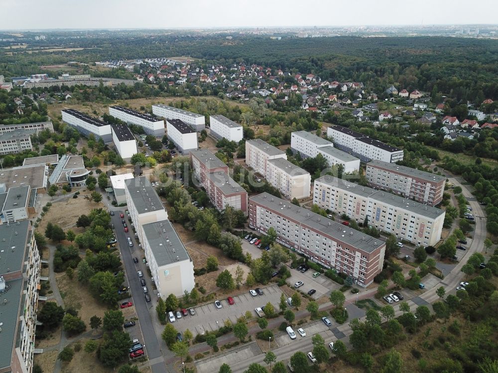 Luftbild Halle (Saale) - Plattenbau- Hochhaus- Wohnsiedlung Heide Nord in Halle (Saale) im Bundesland Sachsen-Anhalt, Deutschland