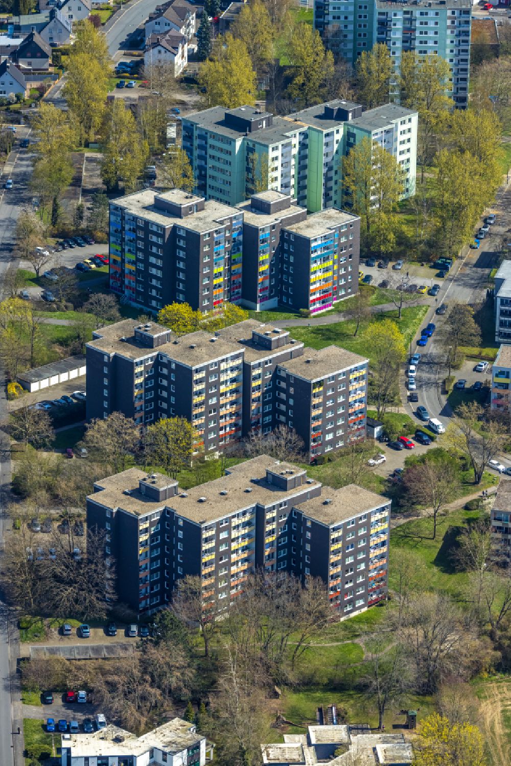 Hagen von oben - Plattenbau- Hochhaus- Wohnsiedlung Humperdinckstraße und Auf dem Bauloh in Hagen im Bundesland Nordrhein-Westfalen, Deutschland