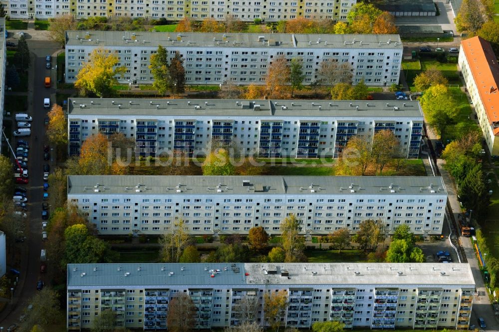 Luftbild Magdeburg - Plattenbau- Hochhaus- Wohnsiedlung Innsbrucker Straße - Schneidlinger Straße in Magdeburg im Bundesland Sachsen-Anhalt, Deutschland